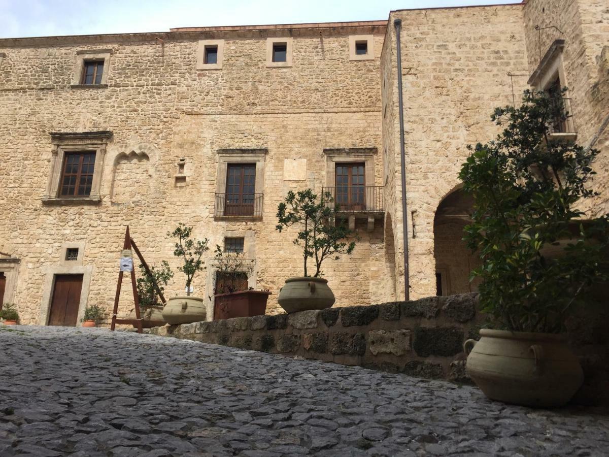 A Casa Di Giuseppe 2 Panzió Carini Kültér fotó